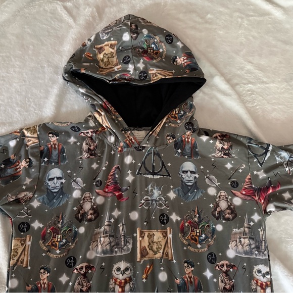 Boutique Harry Potter Short Sleeve Lightweight Hoodie Shirt 18/20 kids boys - Picture 2 of 3